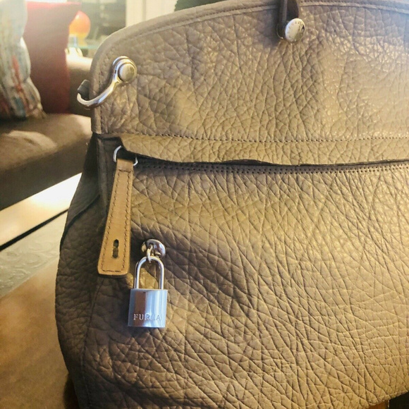 FURLA LARGE PIPER PEBBLE LEATHER SATCHEL PREOWNED - Picture 2 of 8